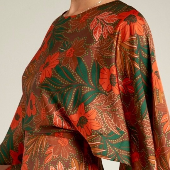 Cape Sleeve Floral Mini Dress - Picture 3 of 4